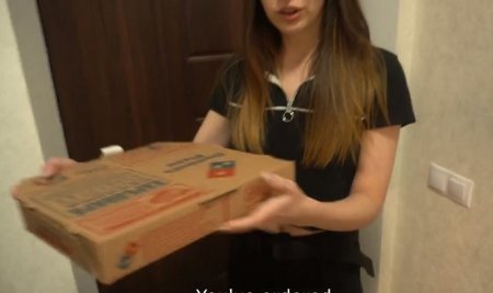 Трахнул за двести баксов худую телку из доставки